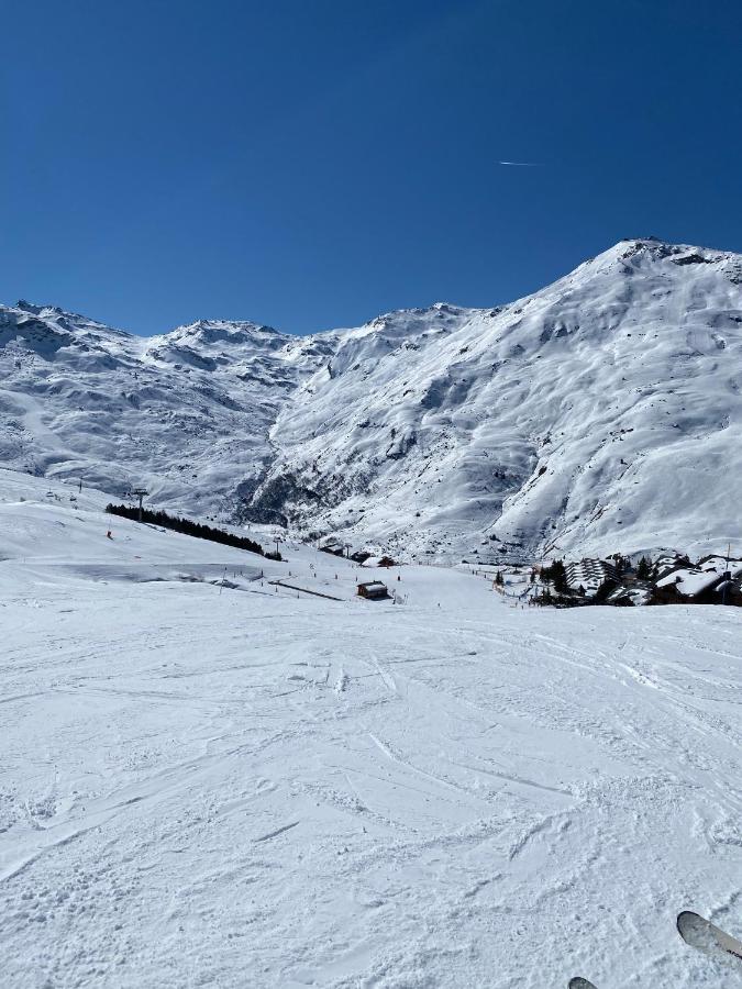 Le Chamois Des Alpages De Reberty Ski Au Pied 圣马丁德贝尔维尔 外观 照片
