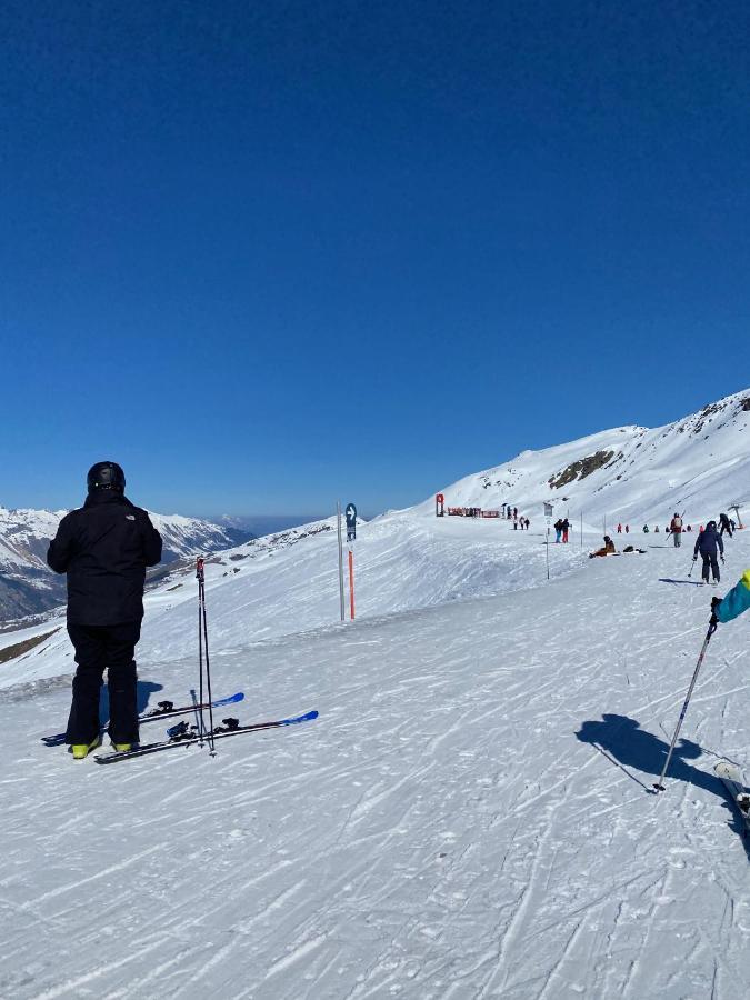 Le Chamois Des Alpages De Reberty Ski Au Pied 圣马丁德贝尔维尔 外观 照片