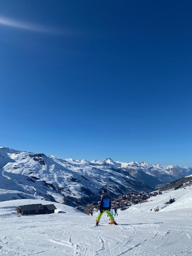 Le Chamois Des Alpages De Reberty Ski Au Pied 圣马丁德贝尔维尔 外观 照片