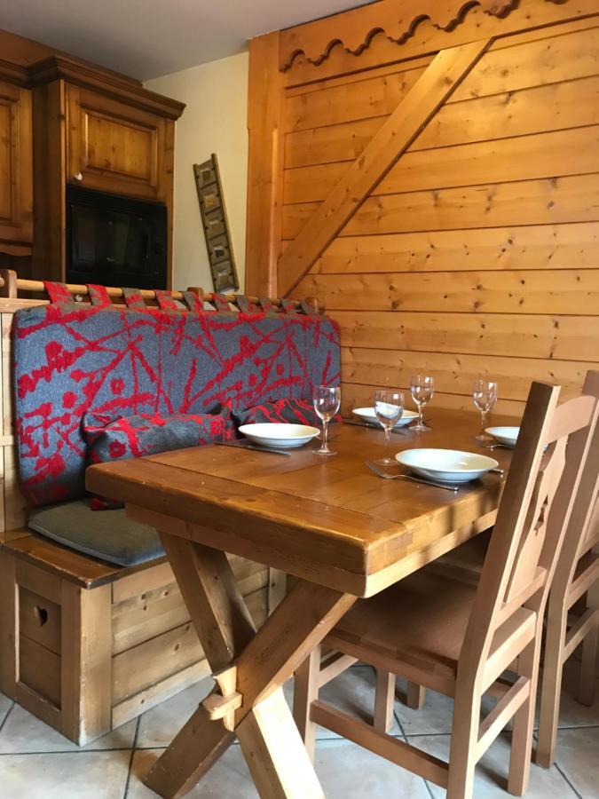 Le Chamois Des Alpages De Reberty Ski Au Pied 圣马丁德贝尔维尔 外观 照片