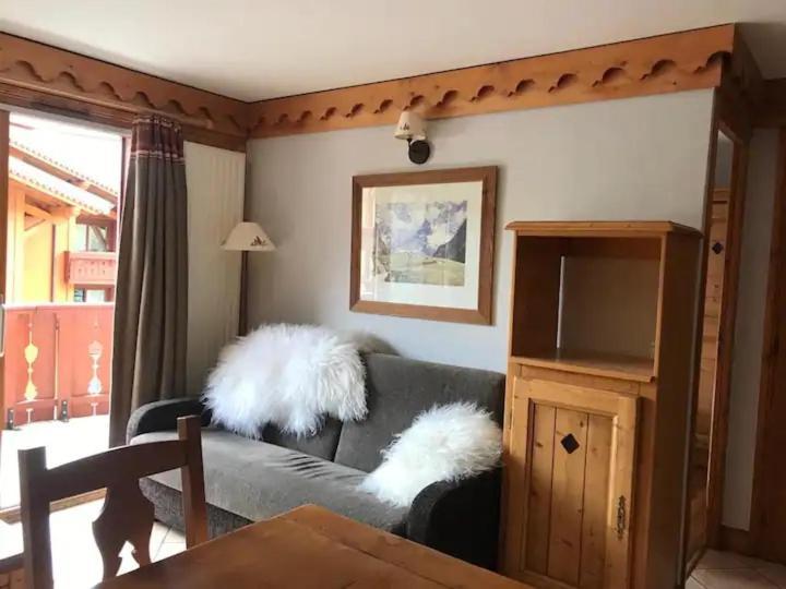 Le Chamois Des Alpages De Reberty Ski Au Pied 圣马丁德贝尔维尔 外观 照片