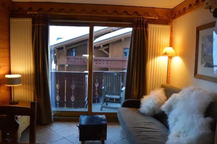 Le Chamois Des Alpages De Reberty Ski Au Pied 圣马丁德贝尔维尔 外观 照片